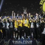 Οι παίκτες της ΑΕΚ σηκώνουν το τρόπαιο του Basketball Champions League που έγινε στην Αθήνα στις 6 Μαΐου 2018, νικώντας στον τελικό την Μονακό με 100-94