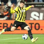Ο Λουκά Γιόβιτς κάνει το 0-1 στο ΠΑΟΚ-ΑΕΚ